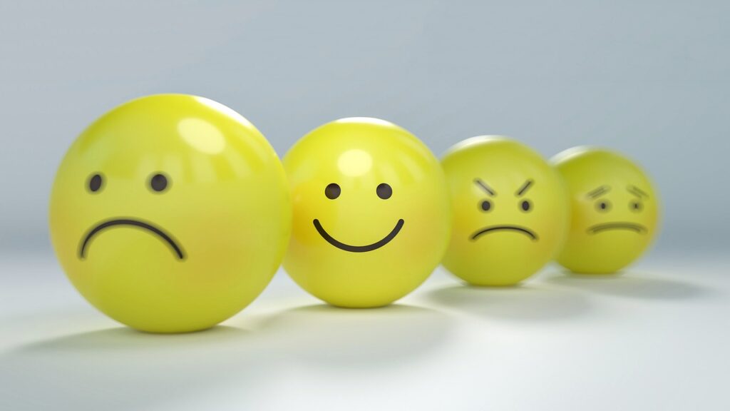 Smiley faces of varying emotional states of customer service metrics